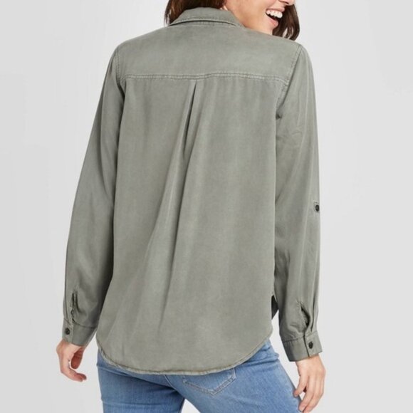 Women's Long Sleeve Button-Down Shirt - Universal Thread - Picture 2 of 2